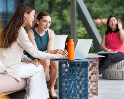 道德标准图 多人 室外